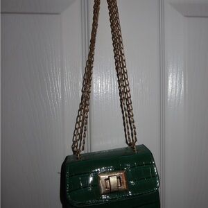 Green Croc-Embossed Chain Strap Bag
